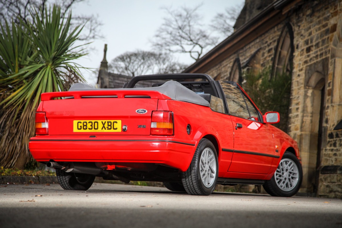 1989 Ford Escort Image 2